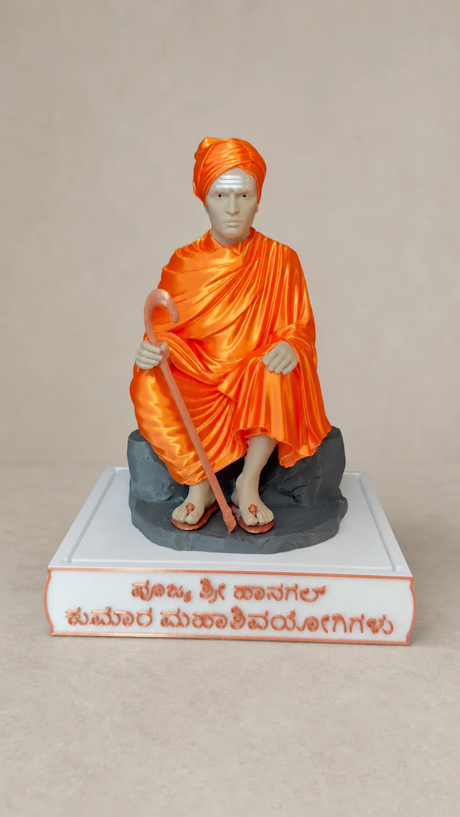 Pujya Shri Hangal Kumar Mahashivayogigala murti without acrylic casing, full front view