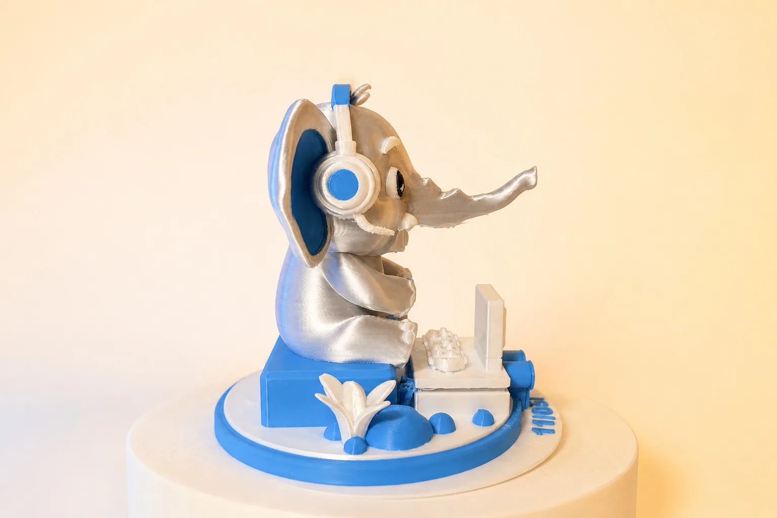 Playful silver and blue gaming elephant personalised keepsake, right profile
